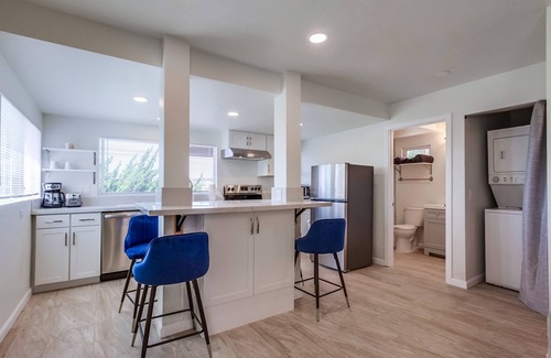 Vista House | Quiet Country Retreat with Mountain Views - Sleeps 4