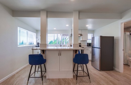 Vista House | Quiet Country Retreat with Mountain Views - Sleeps 4
