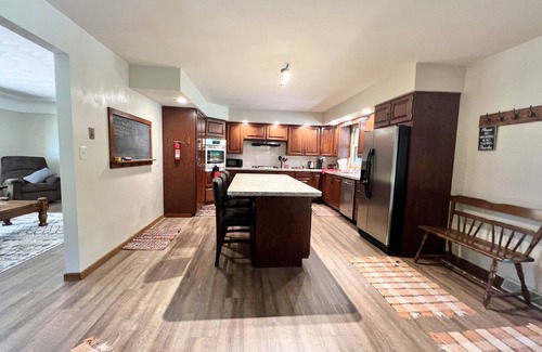 New Castle House | Quiet country setting with walking trails and small lake
