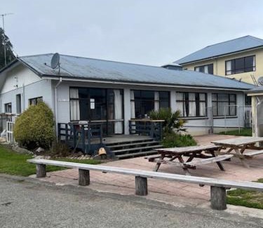 Temuka House | Quiet country setting- R3 Magnolia House