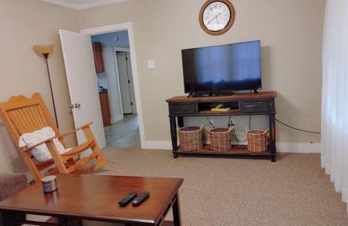 Mansura House | Quiet Country Small Family Home 5 minutes from town