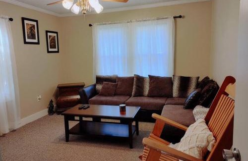 Mansura House | Quiet Country Small Family Home 5 minutes from town