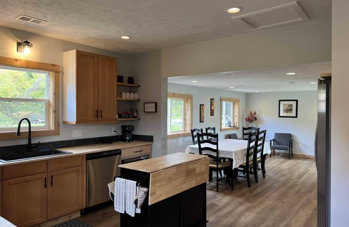 Fennville House | Quiet Country Views close to Everything West Michigan