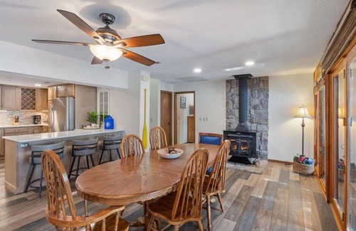 Camdenton House | Quiet Cove, Private Dock, Fishing, Swimming, Boat Slip & Kayaks
