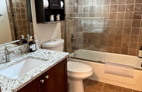 College Park House | Quiet & Cozy 4bd, 3bath Family Home
