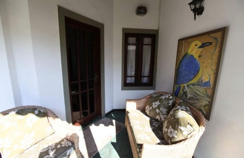 Piratininga House | Quiet, cozy, airy house, a stone's throw from the beach.