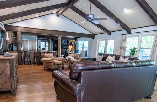 Hartwell Cabin | Quiet, Cozy Cabin, 8 Beds, Perfect for Families and Business