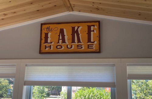 Crystal Beach Cottage | Quiet cozy cottage steps from the beach, restaurants and shops with large yard