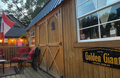 Crystal Beach Cottage | Quiet cozy cottage steps from the beach, restaurants and shops with large yard