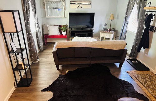 Nauvoo House | Quiet Cozy Cottage