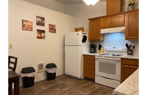 Springfield Apartment | Quiet, Cozy Duplex Near Hospitals with a Mountain View