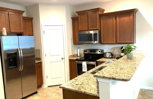 Huntcliff House | Quiet Cozy Home Minutes Away From Downtown