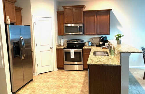 Huntcliff House | Quiet Cozy Home Minutes Away From Downtown