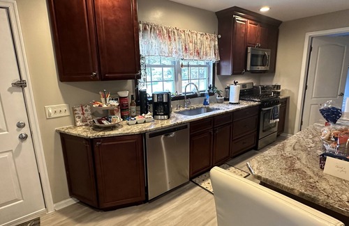 Jamesburg House | Quiet & cozy home, bring the whole family.