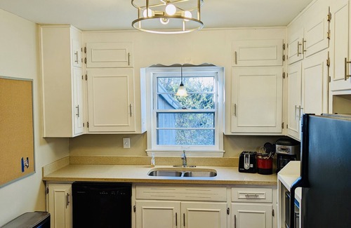 Overland Park House | Quiet cozy house, near downtown OP, KC, parks with easy access to the highway