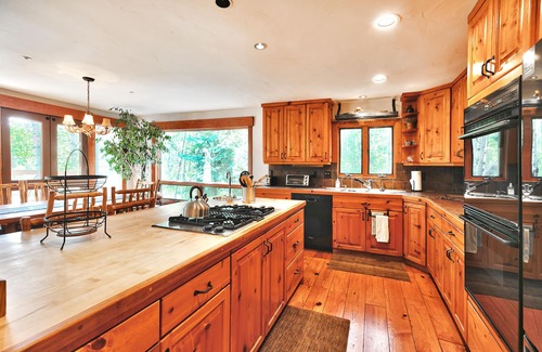 North Park City Condo | Quiet & Cozy: Ideal Location Near Hiking/Biking Trails, Ski Slopes & Main St.