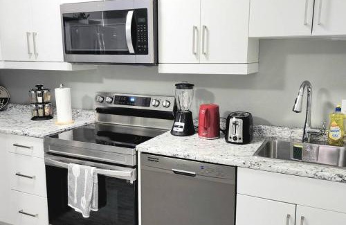 Regina Apartment | QUIET & COZY MODERN SUITE CLOSE TO RCMP