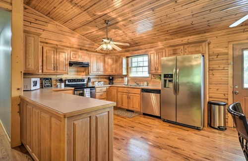 Omaha Cabin | Quiet & Cozy Omaha Cabin ~ 20 Mi to Branson!