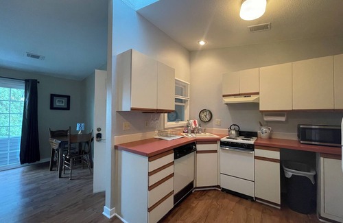 Bettendorf Condo | Quiet & Cozy Pet-Friendly Condo with Pool & Garage