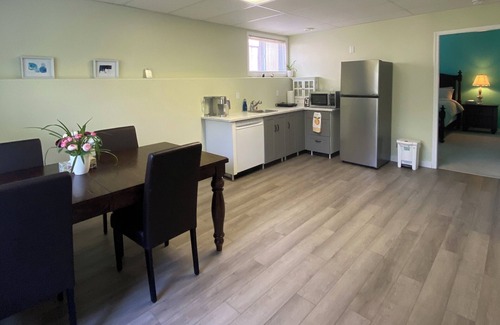 Brighton House | Quiet & cozy private suites 2 bedroom/3beds/1 bathroom separated entrance