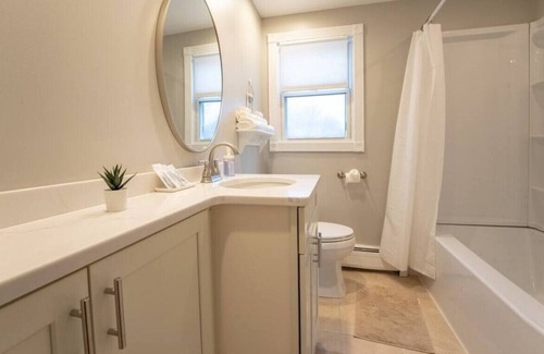 Ellington House | Quiet, Cozy, Remodeled Farmhouse | 4 BR + King Bed