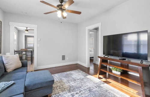 West Rock Apartment | Quiet & Cozy Room by SCSU
