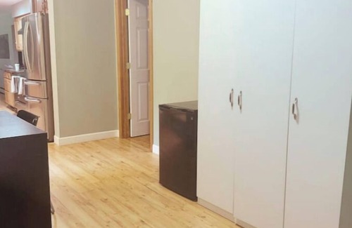 Hamden House | Quiet Cozy Stay Spacious Home Near Beach & Shops
