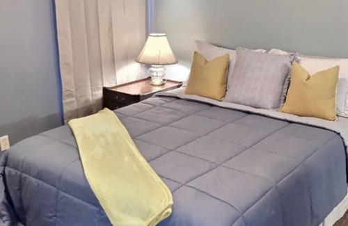 Clermont House | Quiet & Cozy Townhome Minutes From Downtown