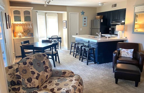 Seabrook Island Condo | Quiet cozy villa overlooking tennis walk to pool