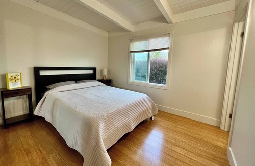 Belmont Bed & Breakfast | Quiet & Cozy, Walk 2 Shop, Laundry Parking & Patio