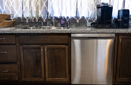 Oleander - Sunset House | Quiet Craftsman Style Home in historic neighborhood that sleeps 8