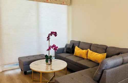 Fairview House | Quiet Cul-de-sac House with AC and Walk to Parks