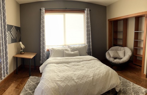 Crowley Lake House | Quiet culdesac just outside of Mammoth Lakes
