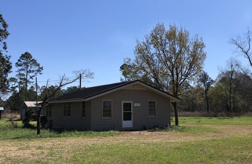 Albany House | Quiet Cute House in the Country