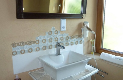Gundelfingen an der Donau House | Quiet double room close to the center with kitchenette
