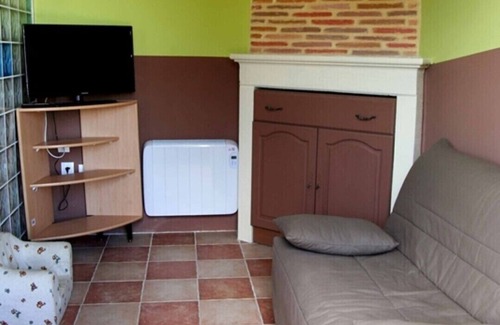 Montpon-Menesterol House | Quiet detached house with covered terrace, 400 meters from the river
