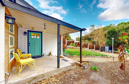 Atascadero House | Quiet dog-friendly home w/enclosed yard, firepit, yoga deck - close to town