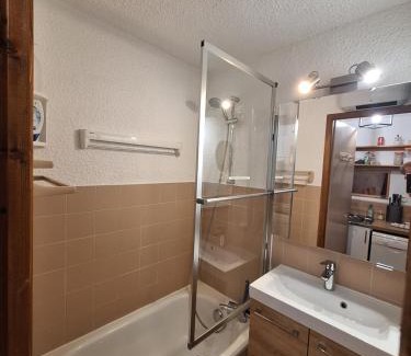 Abondance Apartment | Quiet duplex with mountain view in Abondance