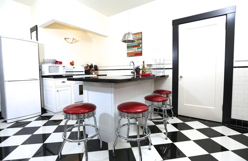 Glen Park Apartment | Quiet Elegance - Fabulous Location - Everything You Need