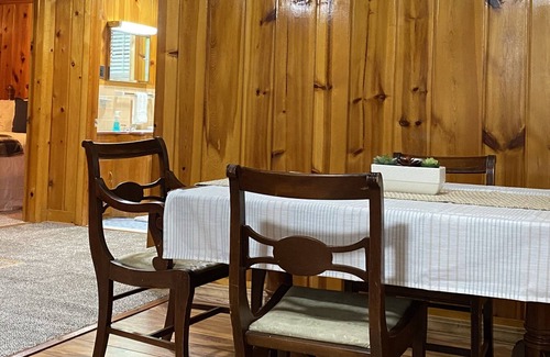 Barton City House | Quiet end of the road Lodge that boarders the Huron National forest