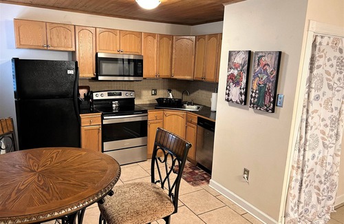 Beauregard Town Historic District Condo | QUIET ESCAPE! ENTIRE PLACE, Longer stay discounts