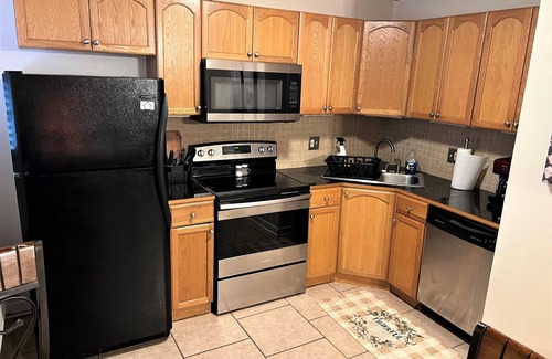 Beauregard Town Historic District Condo | QUIET ESCAPE! ENTIRE PLACE, Longer stay discounts