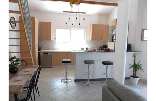 Garrigues Villa | Quiet, facing the golf course, 5 minutes from the town center, very central