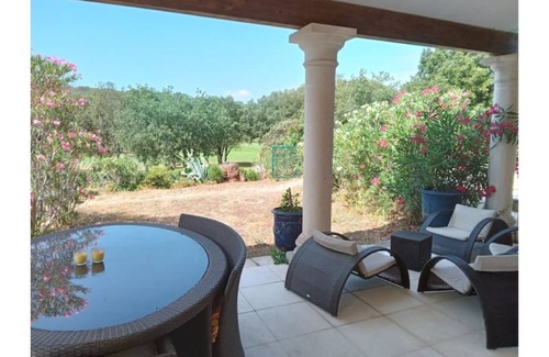Garrigues Villa | Quiet, facing the golf course, 5 minutes from the town center, very central
