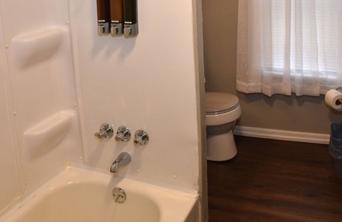 Burlington House | Quiet Family-Friendly 2 bedroom One Bathroom