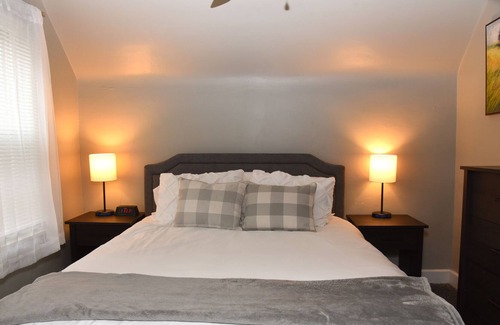 Burlington House | Quiet Family-Friendly 2 bedroom One Bathroom