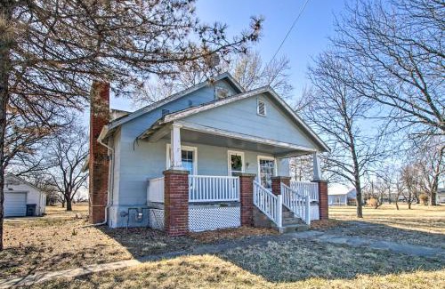 Osage City House | Quiet Family Home - 12 Miles to Pomona State Park!