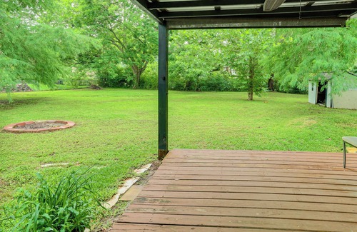 Texas City House | Quiet Family Home w/Yard ~ 15 Mi to Galveston!