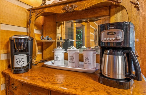 Wears Valley Cabin | Quiet, Family Retreat in the Smokies with Brooke, fire pit, Blackstone & more!