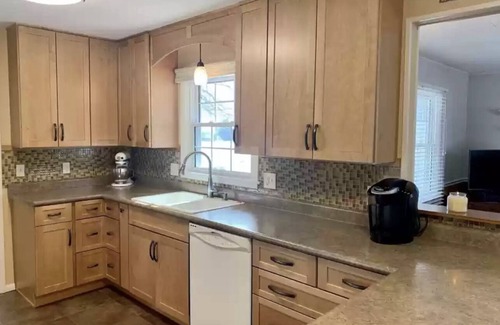 Fulton House | Quiet family sized retreat surrounded by farm but in town.